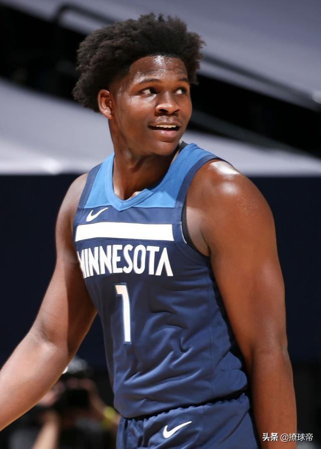 关于明尼苏达森林狼训练开放日，赛后队长鼓劲引欢呼，全明星赛在即，心理建设被强调的信息