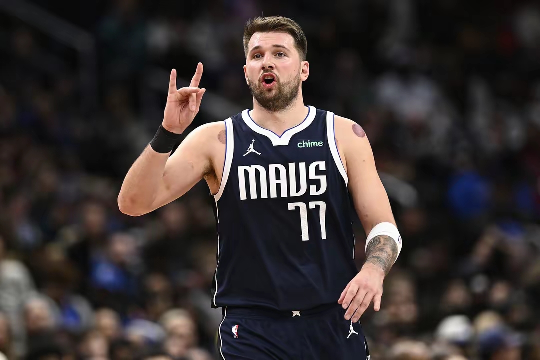 达拉斯独行侠训练开放日，赛后止住颓势引欢呼，社区盾在即，年轻球员得到机会的简单介绍-MK体育