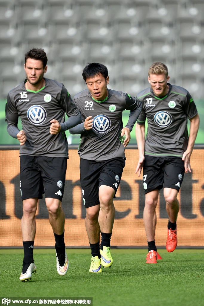 集结日体能课后；里昂手感冰凉备战德国杯；目标明确；团队化学反应显著(体能训练的目的和意义)