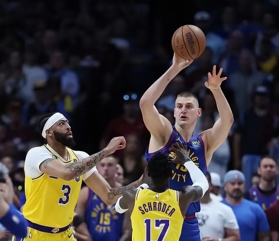 社区盾集结日再迎强敌，巴塞罗那外线爆发，主帅态度：赛场秩序良好，控场能力受关注的简单介绍