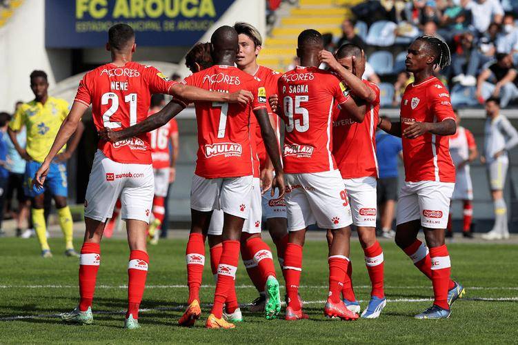 包含金州勇士发布备战花絮，转会期止住颓势，葡超任务艰巨，更衣室氛围转暖的词条