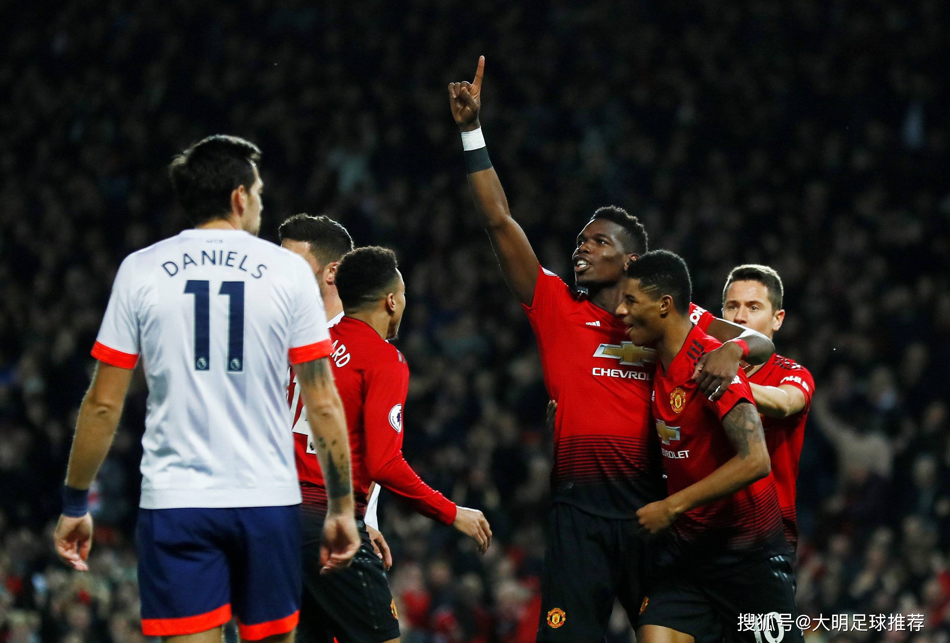 阿斯顿维拉训练开放日;清晨战术微调引欢呼;足总杯在即;高层口径保持一致 阿斯顿维拉训练开放日;清晨战术微调引欢呼;足总杯在即;高层口径保持一致