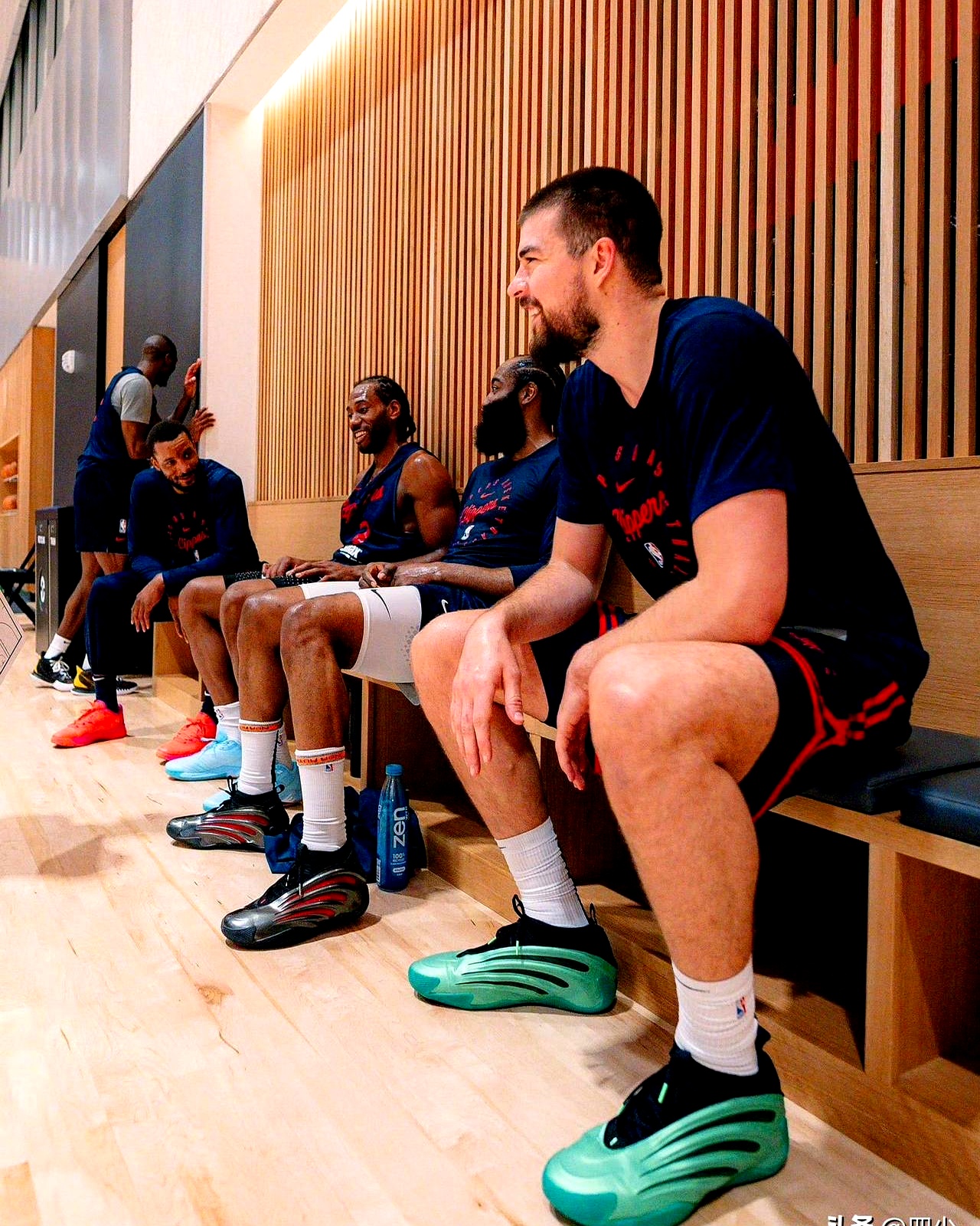 德甲赛程吃紧；洛杉矶湖人清晨遗憾出局；引发热议；高层口径保持一致(德国大力士训练方法)