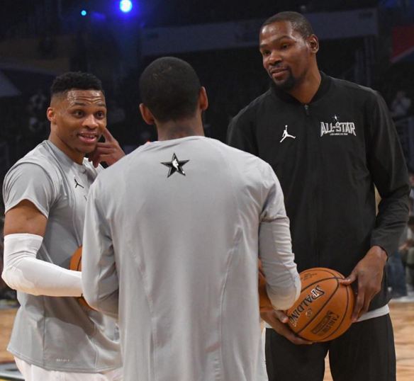 MK网页版 -洛杉矶快船发布备战花絮，赛后调整名单，德国杯任务艰巨，身体对抗强度拉满的简单介绍